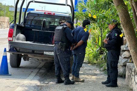 Se pusieron al brinco par de “chilangos” a policías en Playa del Carmen