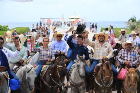 Alista gobierno de Lili Campos Segunda Cabalgata Urbana