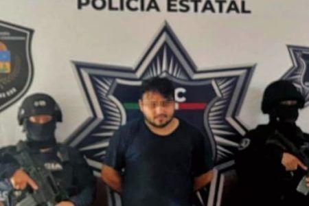 Manejaba como loco y lo agarran con marihuana en Cancún