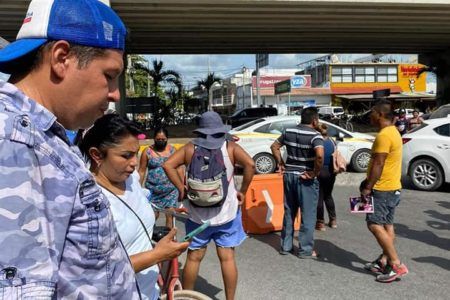 Desaira Blanca Merari escuchar a ciudadanos; bloquean entrada a Puerto Morelos