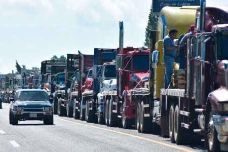 Anuncian transportistas paro nacional para exigir seguridad en carreteras
