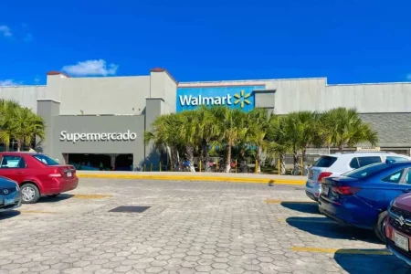 Walmart no puede cobrar estacionamiento a sus clientes en Playa del Carmen