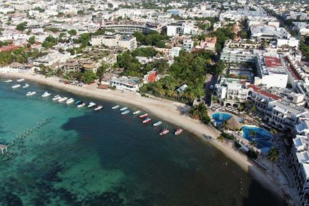 Planea Lili Campos rompeolas para El Recodo, en Playa del Carmen