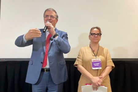 Se baja Ebrard de contienda en Morena a pocos minutos que den resultados de encuesta