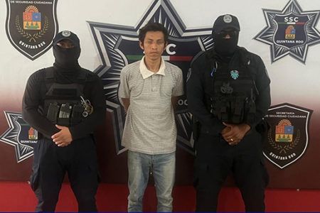 Lo detienen en Cancún por agredir a policías
