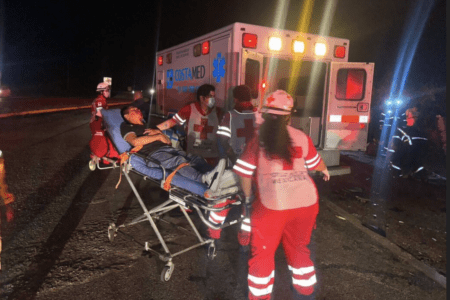 Fuerte choque deja 9 lesionados en carretera Playa del Carmen-Tulum