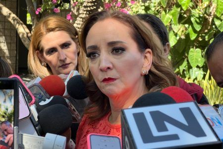 Claudia Ruiz se pintaría de naranja; sostiene pláticas con Movimiento Ciudadano