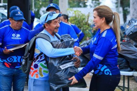 Equipa Lili Campos a personal de servicios públicos con más uniformes