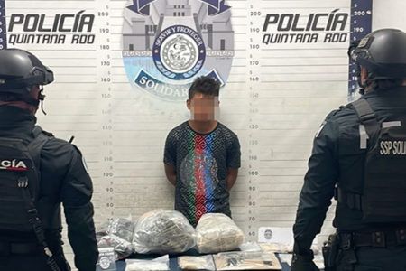 Detienen en Solidaridad a menor de edad con fuerte cargamento de drogas y arma de fuego