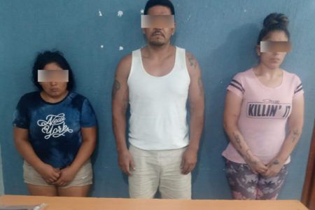 Detienen a tres con drogas en Cancún; se les relaciona con diversos robos a comercios