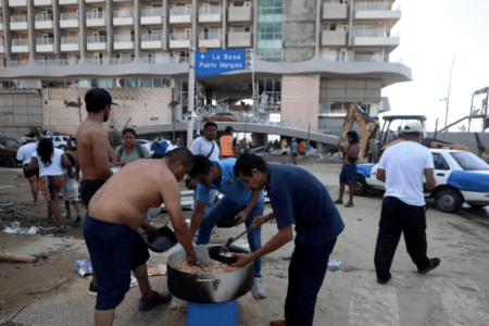 Escasez de medicamentos y agua aceleran la crisis sanitaria en Acapulco