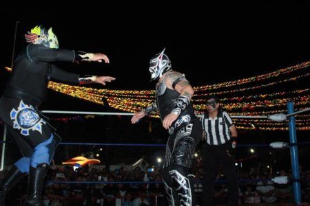 “Lucha Libre en Tu Colonia”, llega al Festival de Día de Muertos en Playa del Carmen