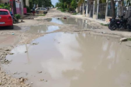 Para llorar calles en regiones de Cancún; están intransitables