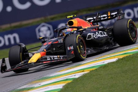 Regresa “Checo” rápido y furioso; remonta en sprint del Gran Premio de Brasil