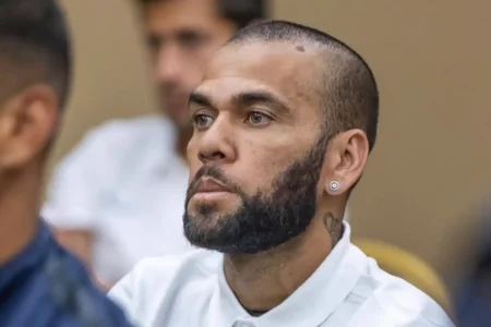 Envían a juicio a Dani Alves por agresión sexual contra una joven en Barcelona
