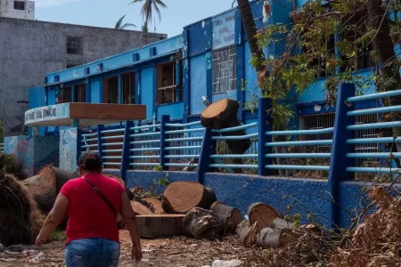 Sin fecha para el regreso a clases, tras paso de Otis en Acapulco y Coyuca de Benítez