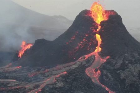 En alerta Islandia por alta posibilidad de erupción; se han registrado 800 terremotos
