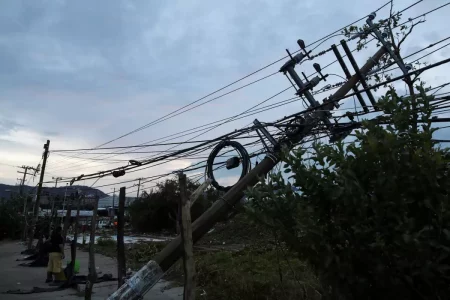 Aún sin luz 36 mil usuarios en Guerrero