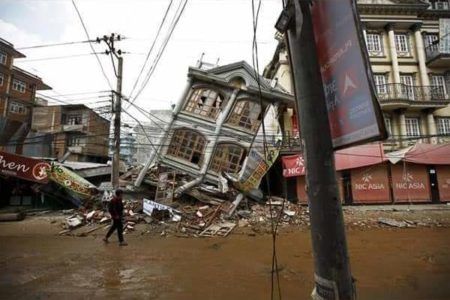 Deja 157 muertos sismo de magnitud 5.6 en Nepal