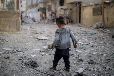 “Cuelgan de un hilo” las vidas de más de un millón de niños en Gaza, advierte Unicef