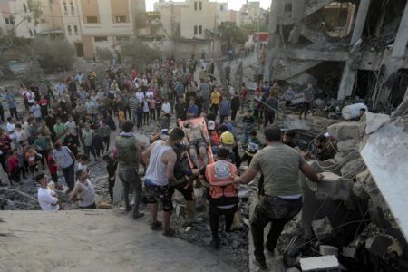 Atrapados miles de palestinos en medio de combates alrededor de un hospital