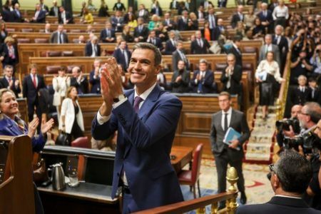 Extiende Pedro Sánchez su mandato en España: Congreso lo reelige como presidente