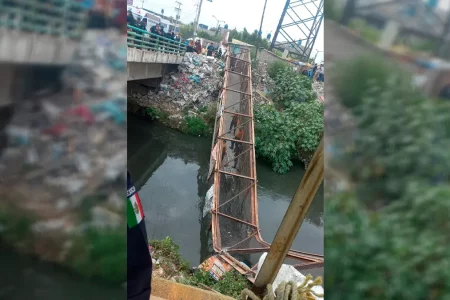 Colapsa puente peatonal en Chimalhuacán; hay 13 heridos