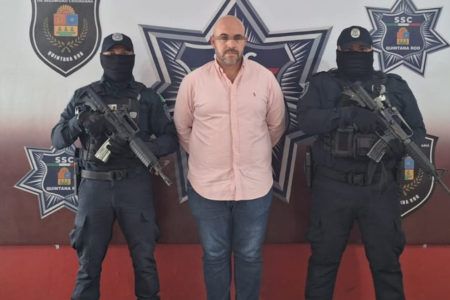 Circulaba como loco y con vehículo robado en Cancún