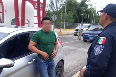Circulaba con vehículo robado en carretera Chetumal-Bacalar