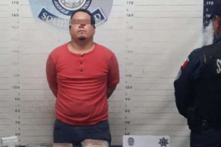 Cae en Solidaridad tabasqueño con arma de fuego y drogas
