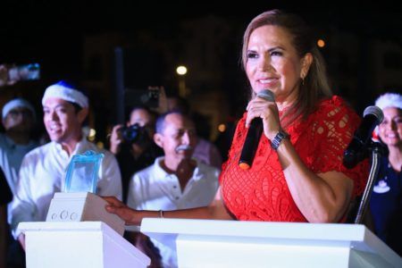 Solidaridad brilla con el tradicional encendido del árbol navideño