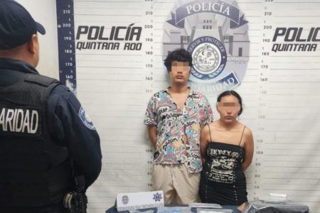 Con armas y drogas, captura la policía a pareja de ventiañeros en Playa del Carmen