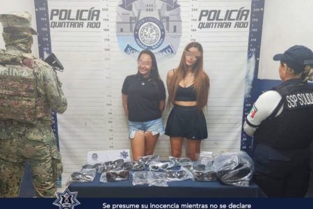 Capturan a dos colombianas en robo a comercio en la Quinta Avenida