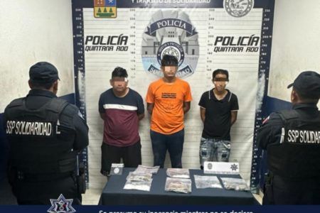 GOLPE AL NARCOMERCADO. Policía municipal de Solidaridad captura cinco vendedores de droga