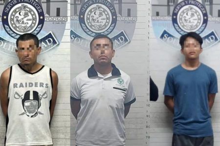 ENEMIGOS DE LA SALUD.- Policía municipal captura a tres sujetos con diversos tipos de drogas en Playa del Carmen