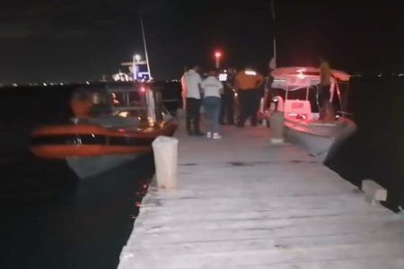 TRAGEDIA EN LA MAR.- Mueren 4 integrantes de una familia al hundirse catamarán frente a Isla Mujeres