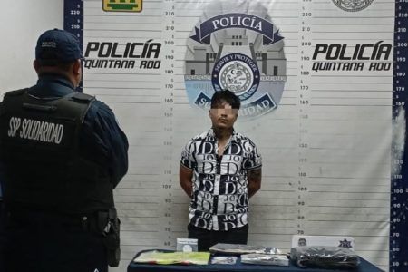 NARQUILLO ARMADO.- Paseaba en el parque con drogas y pistola al ser detenido en Playa del Carmen