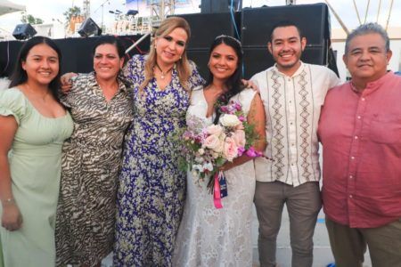 Unen sus vidas 302 parejas en bodas colectivas de Solidaridad