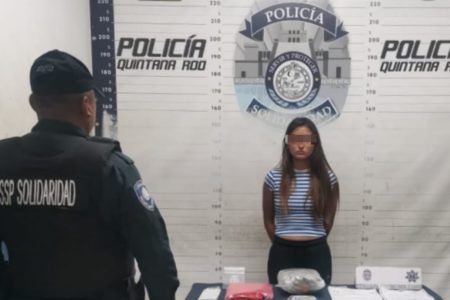 Cea jovenzuela con paquetazo de mariguana en la Colosio