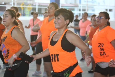 Conmemoran Dia Naranja con mega clase de activación fisica en Solidaridad