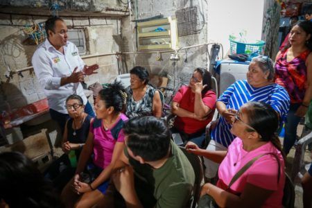 Juan Carrillo reafirma su compromiso con las familias cozumeleñas