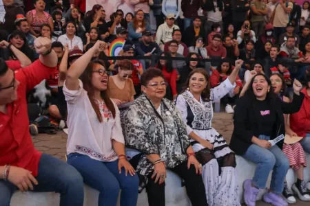 Clara Brugada promete crear instancias infantiles en la CDMX