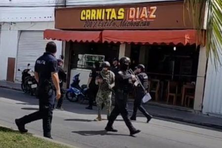 (Video) Fusilan a un hombre frente a su esposa e hijo Quintana Roo