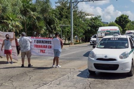 Conductores de Uber denuncian nuevamente amenazas de taxistas en Cancún