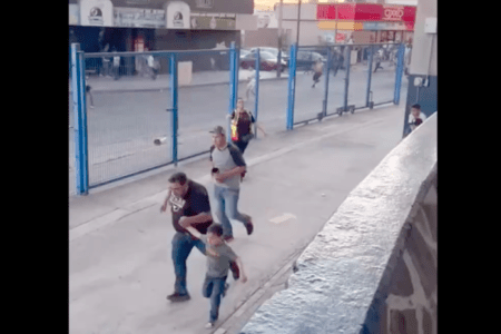 (Video) Nuevo episodio de violencia en el futbol mexicano: Aficionados de Atlas y Rayados se enfrentan en las inmediaciones del Estadio Jalisco
