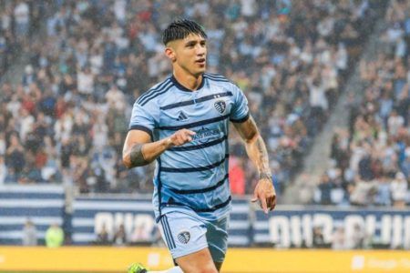Alan Pulido atiza a la Selección Mexicana