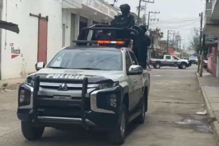 Dejan cuerpos desmembrados frente al Palacio Municipal de Cazones, Veracruz