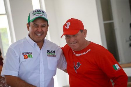 Reciben con gran entusiasmo a Juan Carrillo y Gino Segura en Lázaro Cárdenas