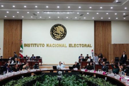 Ciudadanos podrán registrar sus pregunta en el sitio web que habilitó el INE para el primer debate