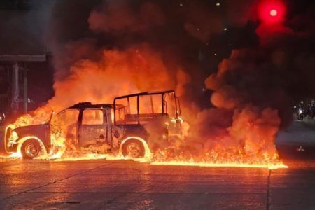 Policías de Guerrero atacan normalista de Ayotzinapa y muere en protesta